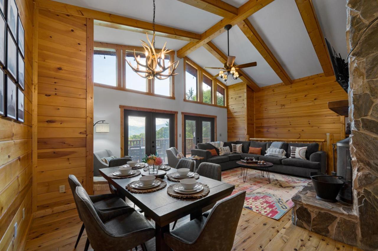 Woodhaven - Private - 3 Suites - Gorgeous Views - 3 Pools - Gamerm - Hottub - Lots Of Bears Gatlinburg Extérieur photo