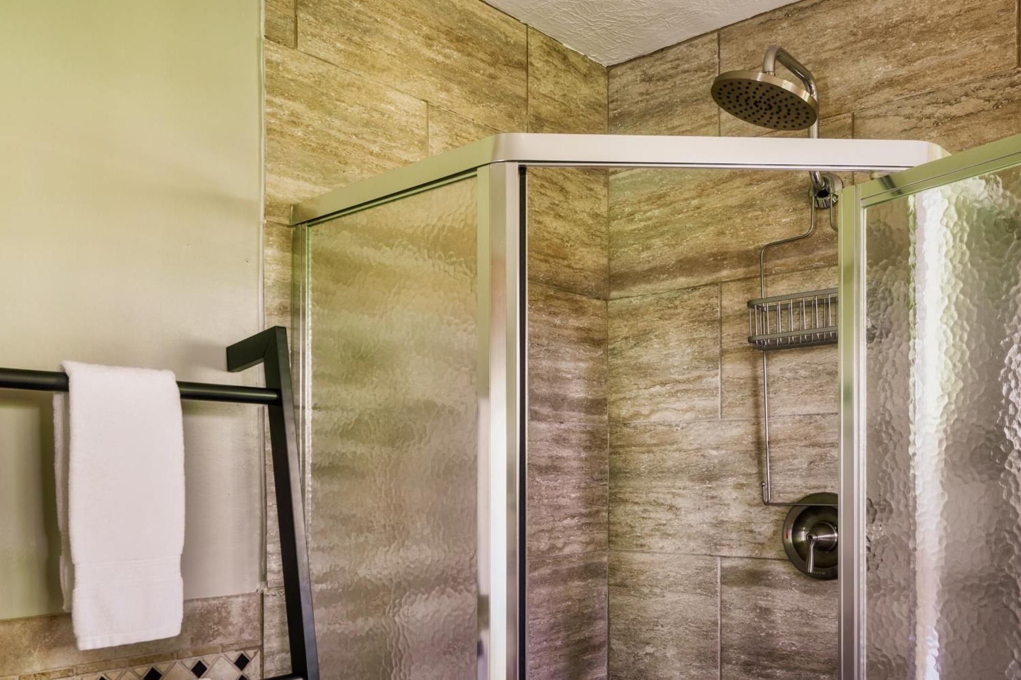 Woodhaven - Private - 3 Suites - Gorgeous Views - 3 Pools - Gamerm - Hottub - Lots Of Bears Gatlinburg Extérieur photo