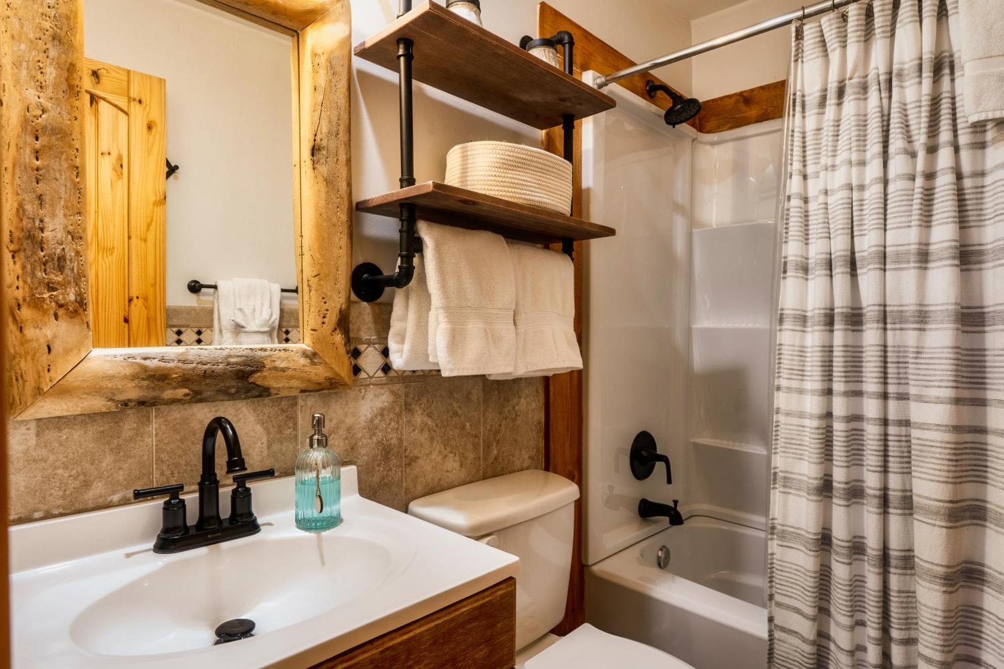 Woodhaven - Private - 3 Suites - Gorgeous Views - 3 Pools - Gamerm - Hottub - Lots Of Bears Gatlinburg Extérieur photo