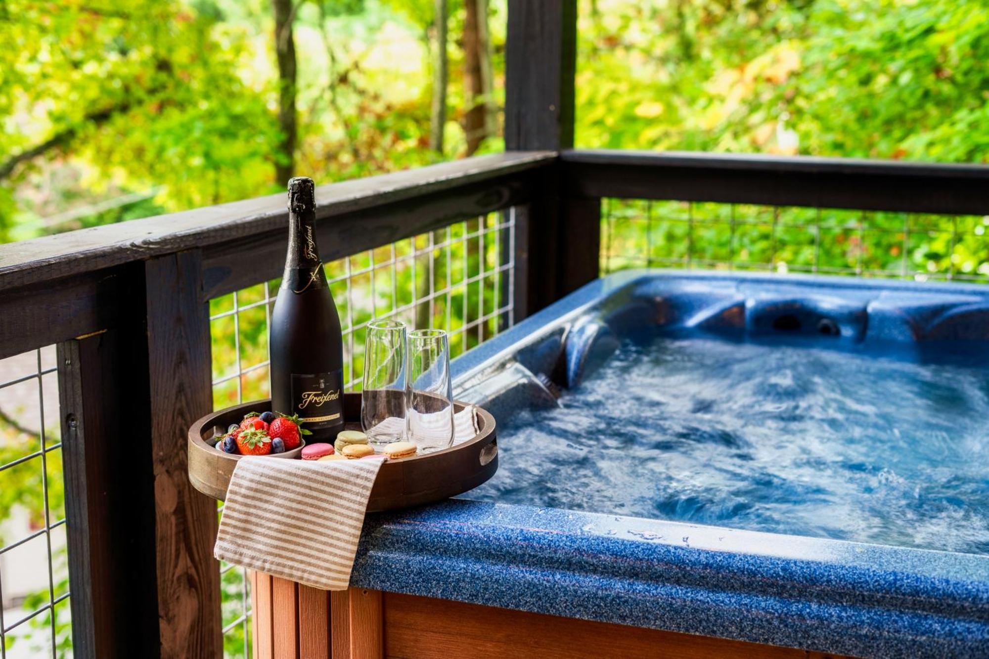 Woodhaven - Private - 3 Suites - Gorgeous Views - 3 Pools - Gamerm - Hottub - Lots Of Bears Gatlinburg Extérieur photo