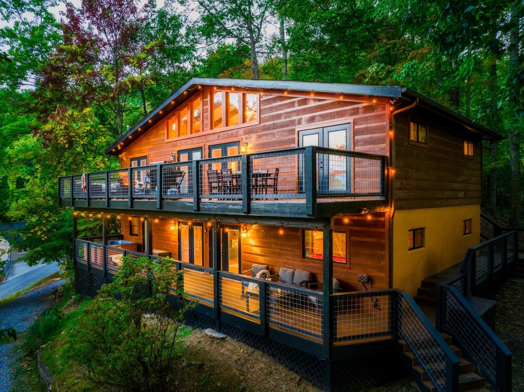 Woodhaven - Private - 3 Suites - Gorgeous Views - 3 Pools - Gamerm - Hottub - Lots Of Bears Gatlinburg Extérieur photo