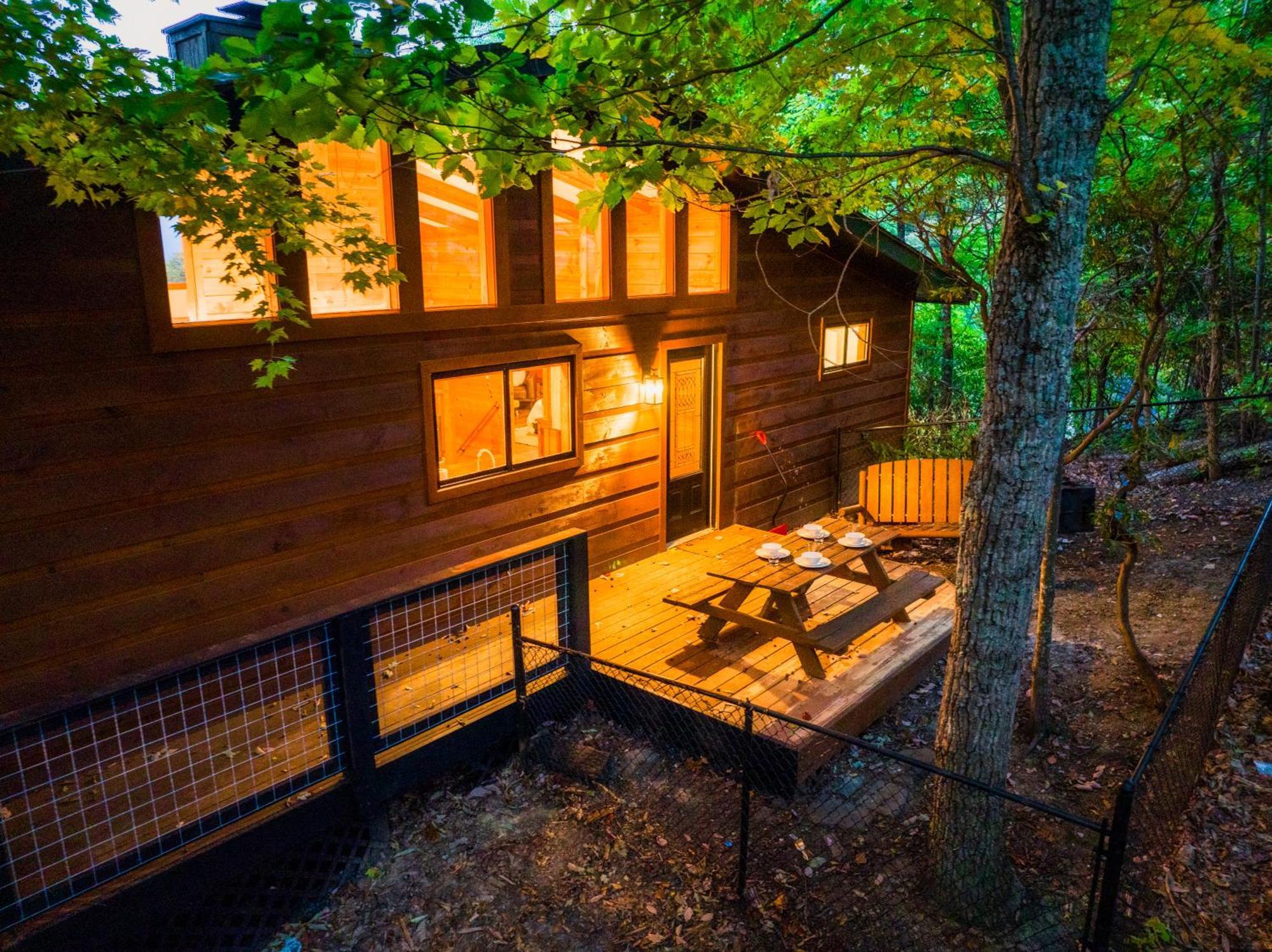 Woodhaven - Private - 3 Suites - Gorgeous Views - 3 Pools - Gamerm - Hottub - Lots Of Bears Gatlinburg Extérieur photo