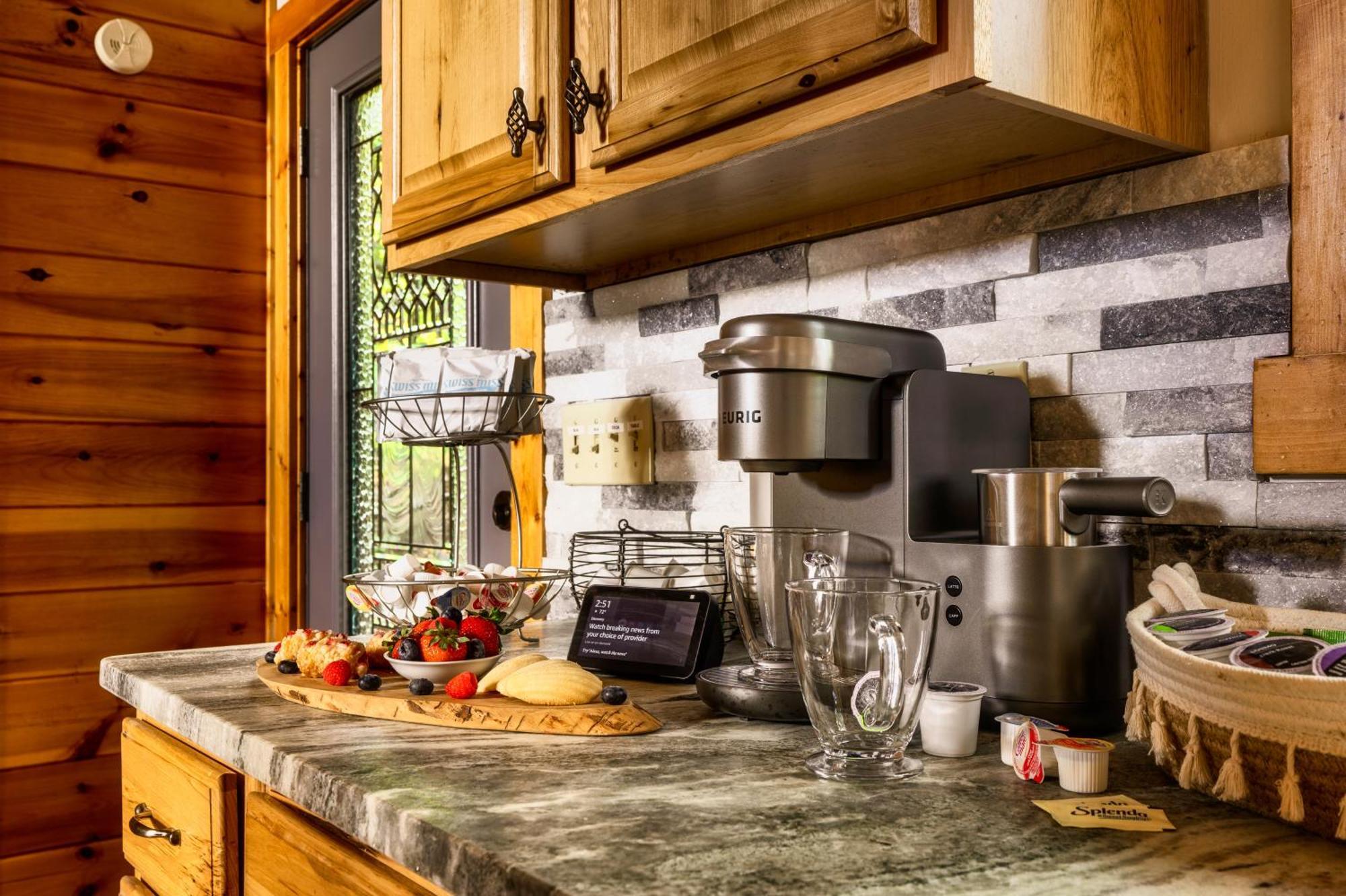 Woodhaven - Private - 3 Suites - Gorgeous Views - 3 Pools - Gamerm - Hottub - Lots Of Bears Gatlinburg Extérieur photo