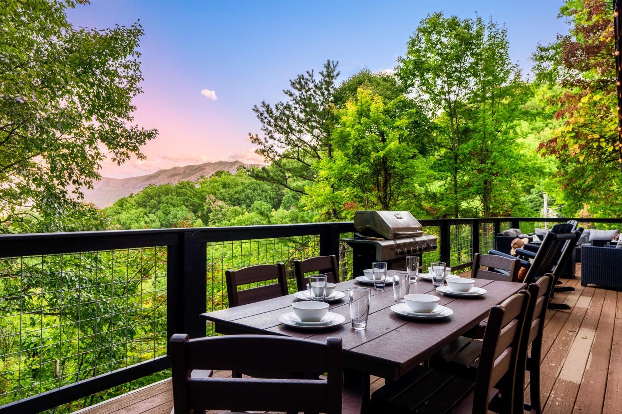 Woodhaven - Private - 3 Suites - Gorgeous Views - 3 Pools - Gamerm - Hottub - Lots Of Bears Gatlinburg Extérieur photo