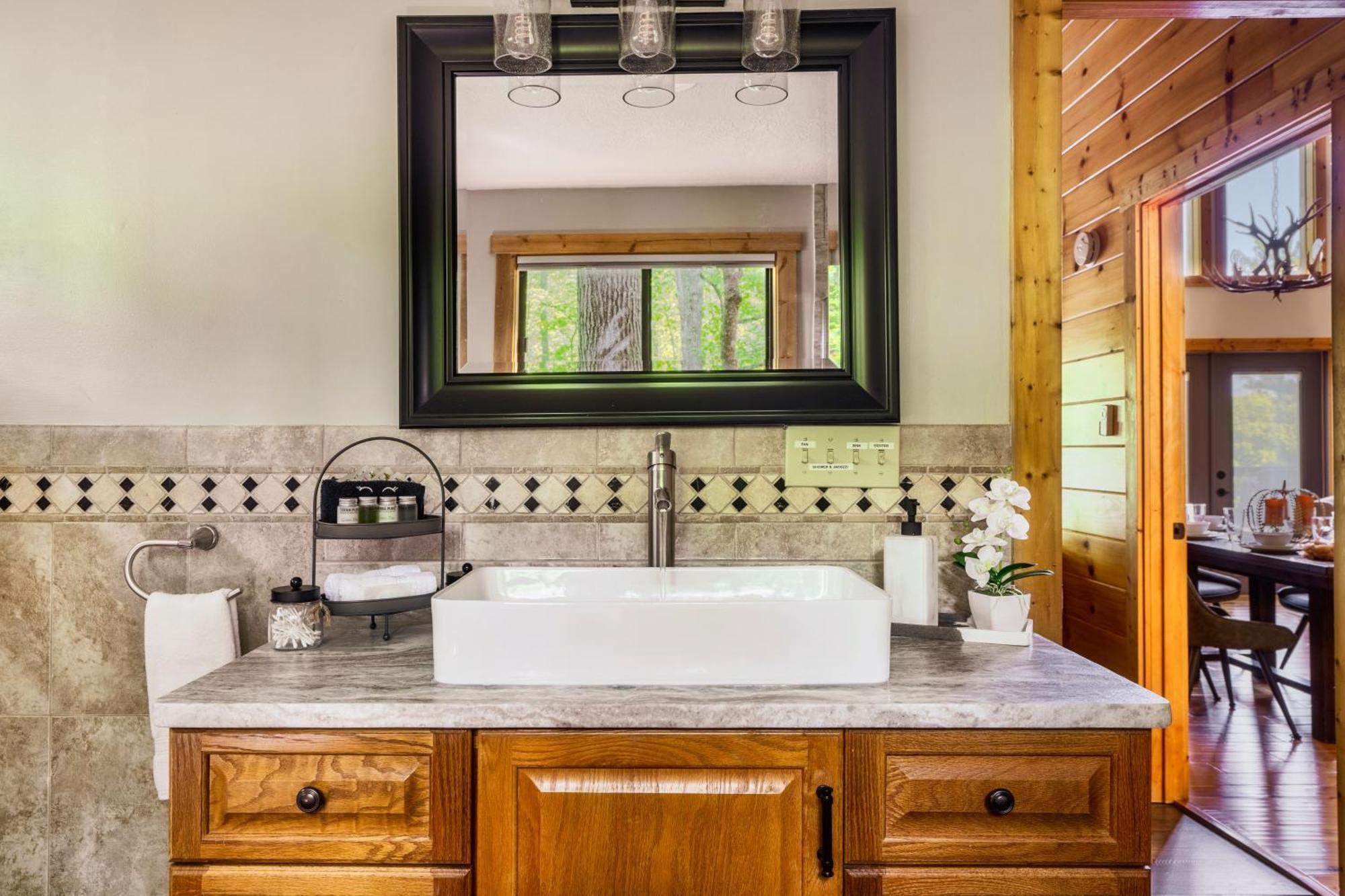 Woodhaven - Private - 3 Suites - Gorgeous Views - 3 Pools - Gamerm - Hottub - Lots Of Bears Gatlinburg Extérieur photo