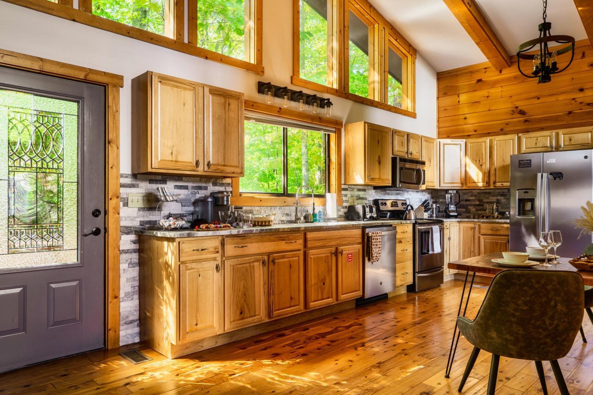 Woodhaven - Private - 3 Suites - Gorgeous Views - 3 Pools - Gamerm - Hottub - Lots Of Bears Gatlinburg Extérieur photo